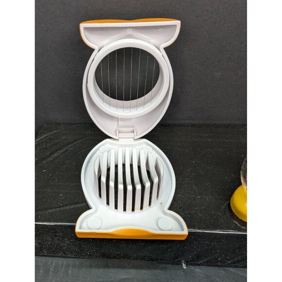 MSC International White Plastic and Wire Egg Slicer and Chicken Mini Measure - Picture 4 of 9